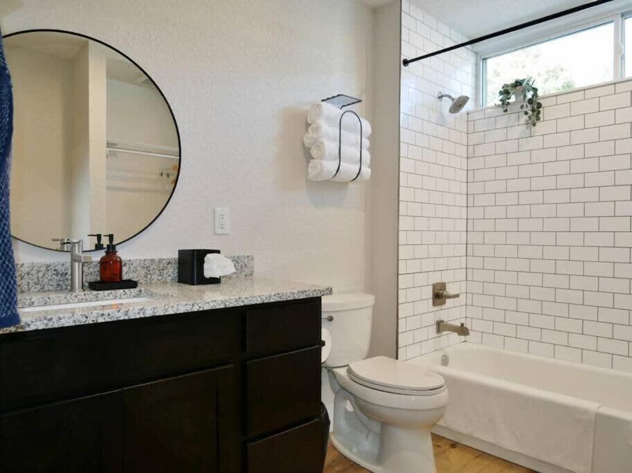 Hip Container Apt - 5 Min Walk To Tiaa Bank ジャクソンビル エクステリア 写真