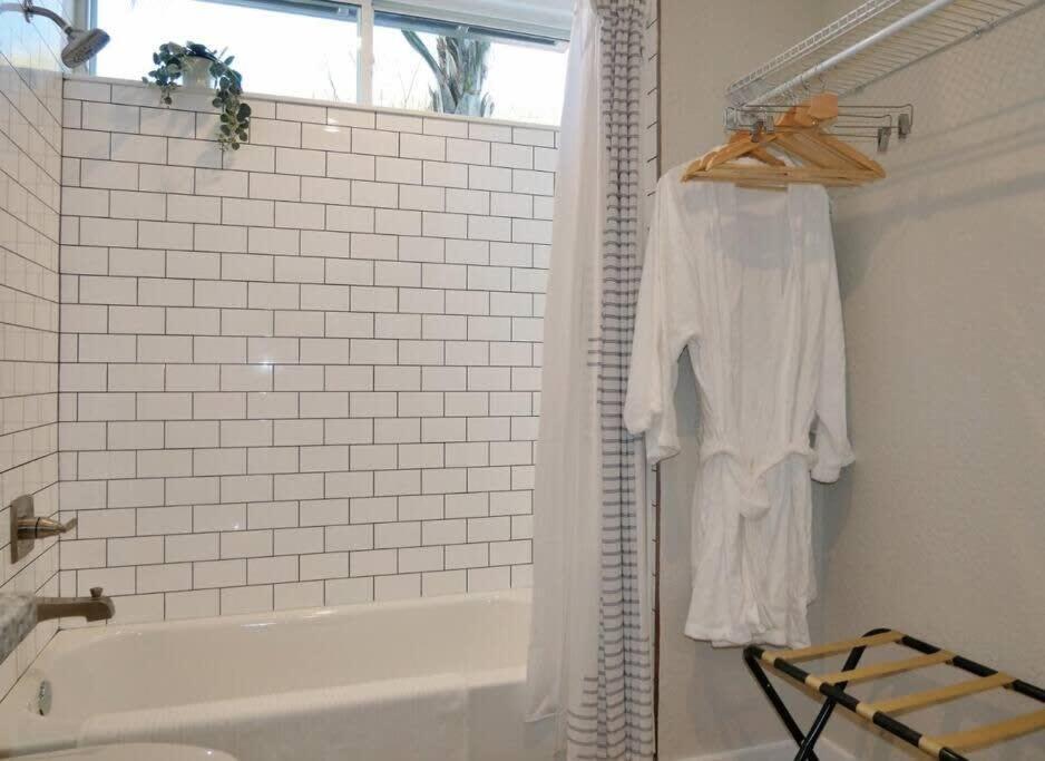Hip Container Apt - 5 Min Walk To Tiaa Bank ジャクソンビル エクステリア 写真